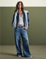 AE Dreamy Drape Strigid Low-Rise Ultra Wide-Leg Jean